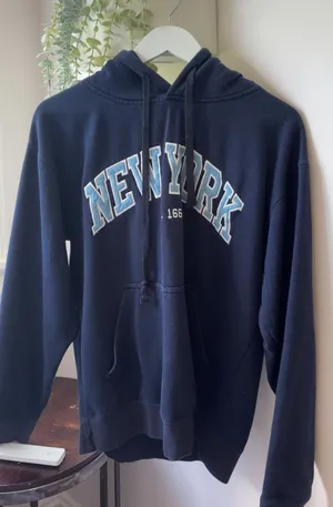 dark blue sweatshirt with new york on it hyper tag thumbnail 1
