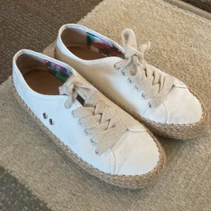 Womens coconut canvas shoes White Size 6 thumbnail 2