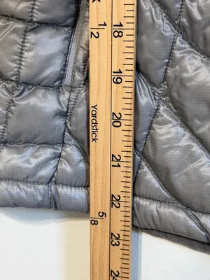 The North Face Thermoball Vest Size XS Women’s Zip Up Jacket Gray thumbnail 9