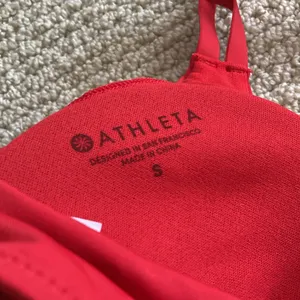 NEW ATHLETA South Swell Bikini Top Size Small Padded Sporty Strappy Red A/C NWT thumbnail 9