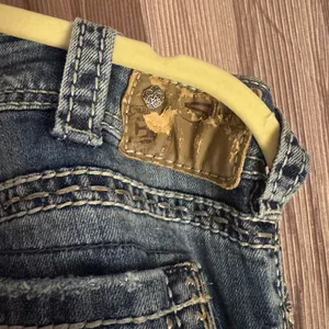 Silver "Suki" Jeans Blue‎ Distressed Baby Boot Leg Jeans thumbnail 5