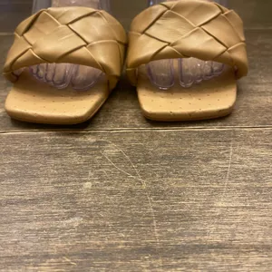 Vince Camuto Sandals Womens Size 9 Tan Leather Square Toe‎ Slip On Woven Heels thumbnail 4