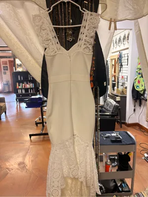 Elliatt Ivory Lace-Trim Midi Dress thumbnail 2