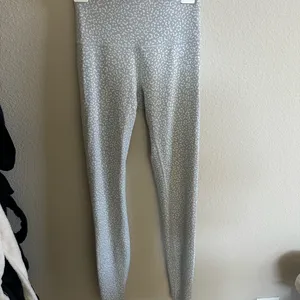 Lululemon Athletica Gray Leopard Print Leggings thumbnail 2