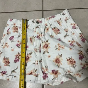 American Eagle‎ White Denim Floral Print Women's Casual Mom Shorts size 8 thumbnail 5