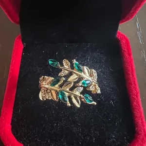 Ladies Gorgeous Golden with Faux Emerald Gemstone Ring Size 8 thumbnail 1