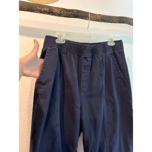 Old Navy Black Cotton High Rise Elastic Waist Barrel Leg Cropped Pant Size Large thumbnail 3