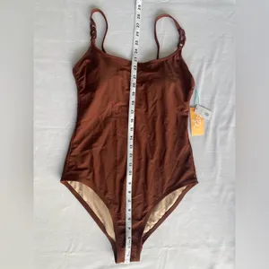 Kona Sol Brown Women’s Chain Link‎ Medium Coverage Sew In Cups One Piece Swimsuit Size M thumbnail 7