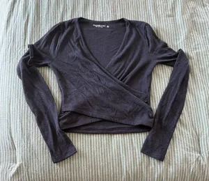 Abercrombie Crossover Crop Black Top thumbnail 1