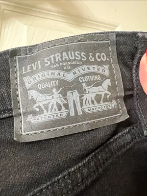 Levi’s high waisted mom jeans thumbnail 3