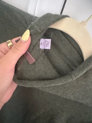 Green turtle neck sweater Size M thumbnail 2