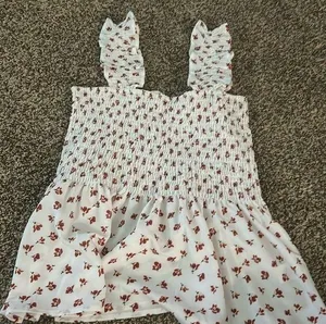 nice top, size L but fits a little big on me and i’m a small, was a gift thumbnail 1