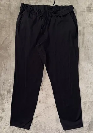 Lululemon Women's On The Fly Pants Black Mid Rise Travel Casual Size 8 thumbnail 1