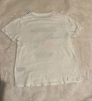 Old Navy Graphic Tee thumbnail 3
