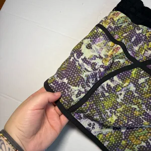 Lululemon Tracker Shorts In floral sport while multi 3.5" thumbnail 5