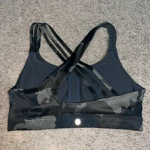 Athleta Run Free Asymmetrical Strappy‎ Sports Bra Deep Leaf Camo Medium thumbnail 5