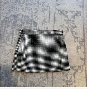 Steve Madden Houndstooth Mini Skirt thumbnail 4