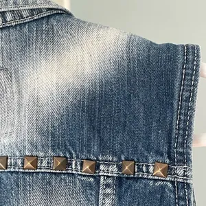 Levi’s Young Crop Trucker Denim Vest Sz M thumbnail 6