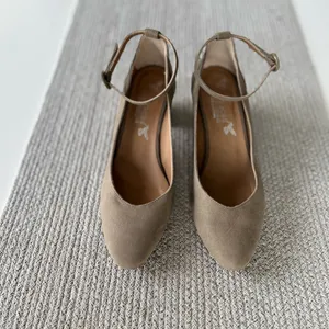 Novacas Light Gray Taupe Suede Block Heel Ankle Strap Pumps Dress Shoes Sz 40 9 thumbnail 3