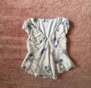 La Peche Ivory Blue Floral Lace Peplum Top Size M thumbnail 2