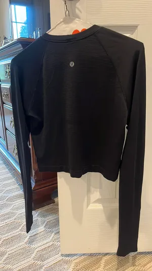 Lululemon Black Cropped Long Sleeve thumbnail 2