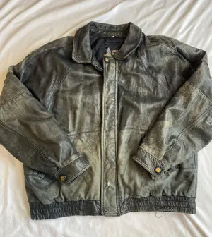 thrashed vintage boots leather jacket / xl, 26” ptp, 25” length / right pocket is missing snap button thumbnail 7