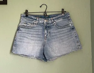 Wild Fable Mid Rise Midi Short Jean Denim Raw Hem Cut Frayed Size 8 R Blue thumbnail 1