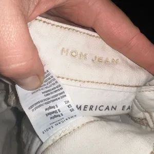 American Eagle cream distressed normcore 0 Mom jeans thumbnail 2