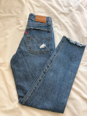 Levi’s Wedgie Straight Jeans thumbnail 2