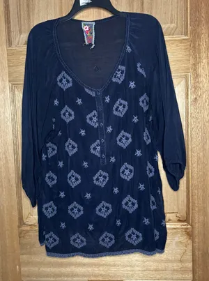 Johnny was Women's Navy Blue Embroidered Top size M thumbnail 1