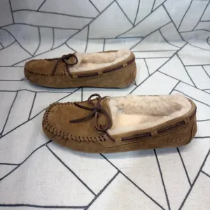UGG‎ Dakota Moccasin Slippers 8 Chestnut Suede Sheepskin Lined 5612 thumbnail 4