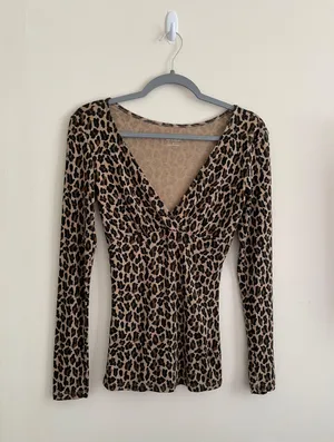 Sexy Basic Vneck Leopard Print thumbnail 1