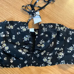 American‎ Eagle Silky Mini Skirt and AE Super Cropped V Neck Halter Top NWT thumbnail 4