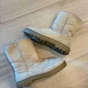 Ugg Australia Women’s Ultra Short Suede Shearling Boot Sheepskin Wool Size 9 thumbnail 2