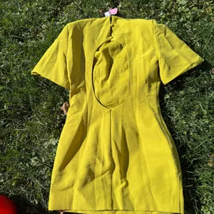 Pretty Little Thing NWT OLIVE WOVEN CINCHED BACKLESS MINI DRESS thumbnail 8