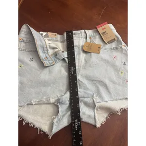 Levi’s 501 Women’s Cut Off Denim Shorts Size W31 Embroidered thumbnail 5
