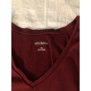 Wild Fable red v-neck short sleeve crop top t-shirt Size XS thumbnail 4