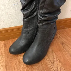 Women’s gray boots size 10 thumbnail 3