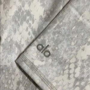 ALO yoga white python cropped leggings thumbnail 6