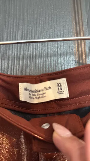 Abercrombie 90s Straight ultra high-rise, patent leather jeans thumbnail 3