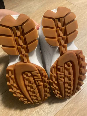 Fila Disruption 2 Gum Sole Sneakers Shoes Women 7.5 thumbnail 6