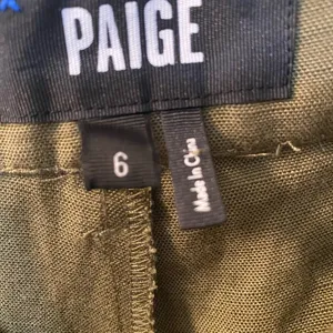 wide leg, high rise, pleated linen blend pants in army green size 6. NWOT thumbnail 4