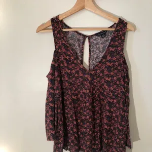 American Eagle Cold Shoulder sz S ✨ thumbnail 2