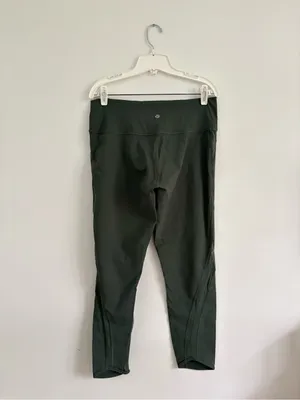 Lululemon Green Mesh Scallop 7/8 Leggings Size 12 thumbnail 4