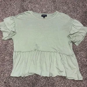 Originality Green ruffle crop top in Xs thumbnail 1