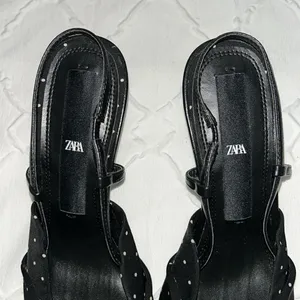 Zara Black & White Polka Dot Kitten Heel Sling back Shoes(Size 39) thumbnail 6