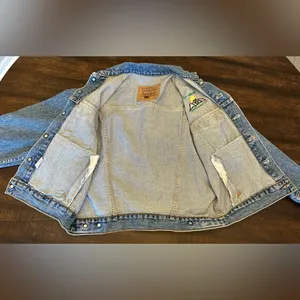 Vintage Levi's Denim Trucker Jacket Women’s Medium Made in USA 90s Jean Jacket thumbnail 9
