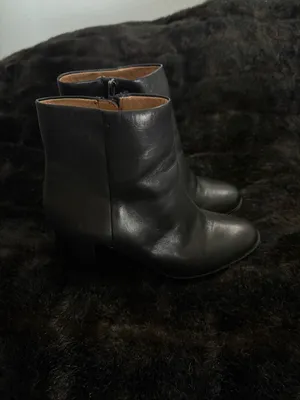 Madewell The Mira Side-Seam Women's 8 Ankle Boot in Black Leather thumbnail 2