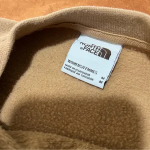 North Face Crewneck Sweatshirt size medium logo patch tan thumbnail 4