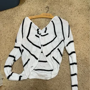 Hollister top thumbnail 4
